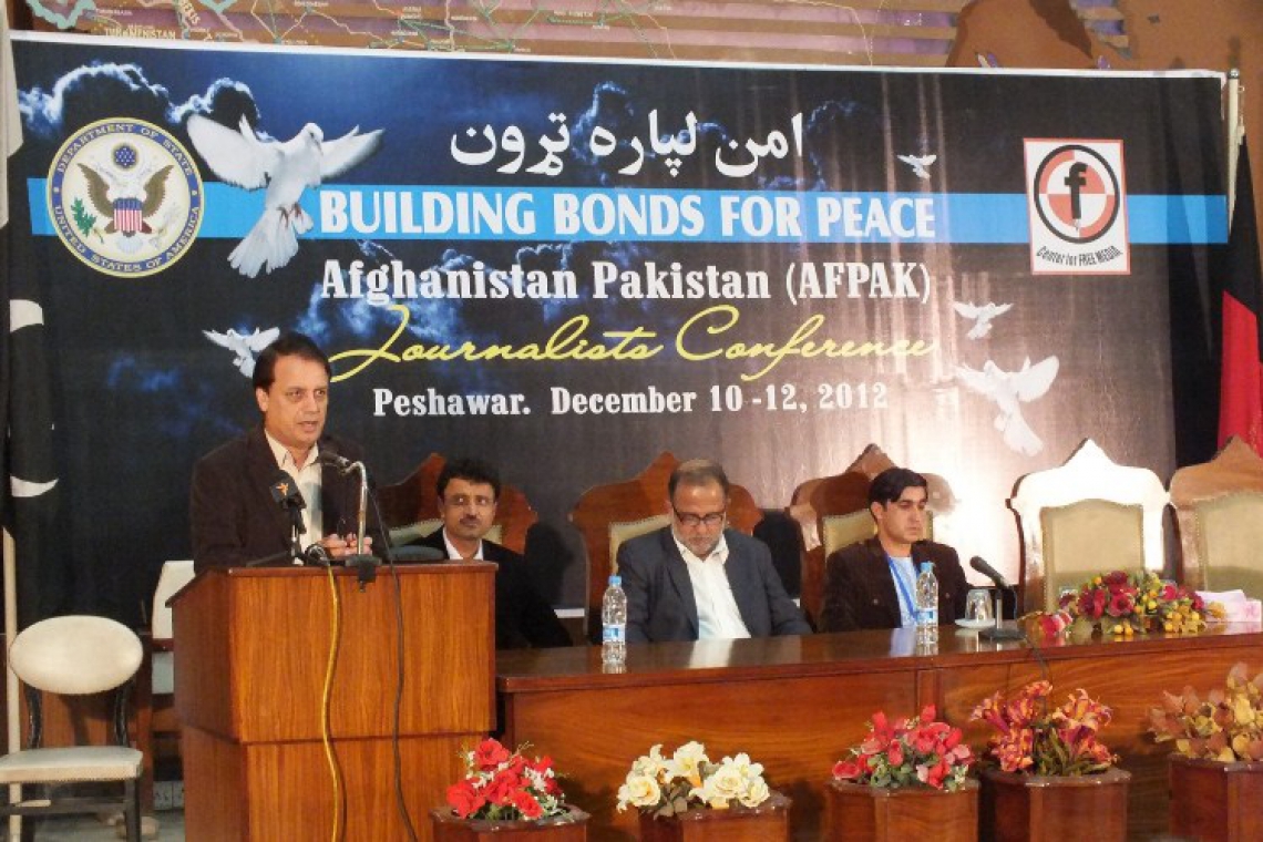 Afghan, Pakistani journalists vow not to glorify militancy
