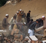 په پاکستان کې د ۲۰۱۰ کال په اوږدو کې لږ تر لږه اته خبریالان او فعالان د بریدونو او چاودنو قرباني شوي دي