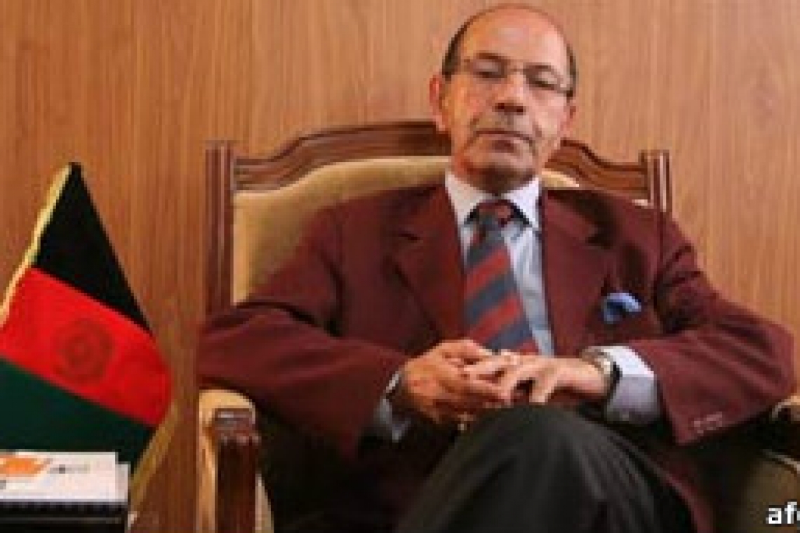 د افغانستان په ټلویزیونونو کې د ښځینه کار کوونکو له لوري د "سر لوڅوالي او ډېر ارایش" منعه